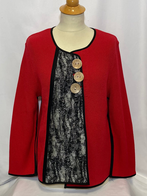 Cardi with 3 button and applicate